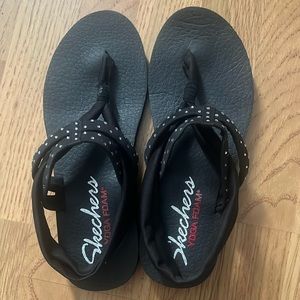 Sketchers Yoga Foam sling sandals size 10 / Black
